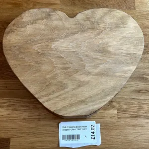 Oak chopping board heart shaped. Oiled. 7567 1402