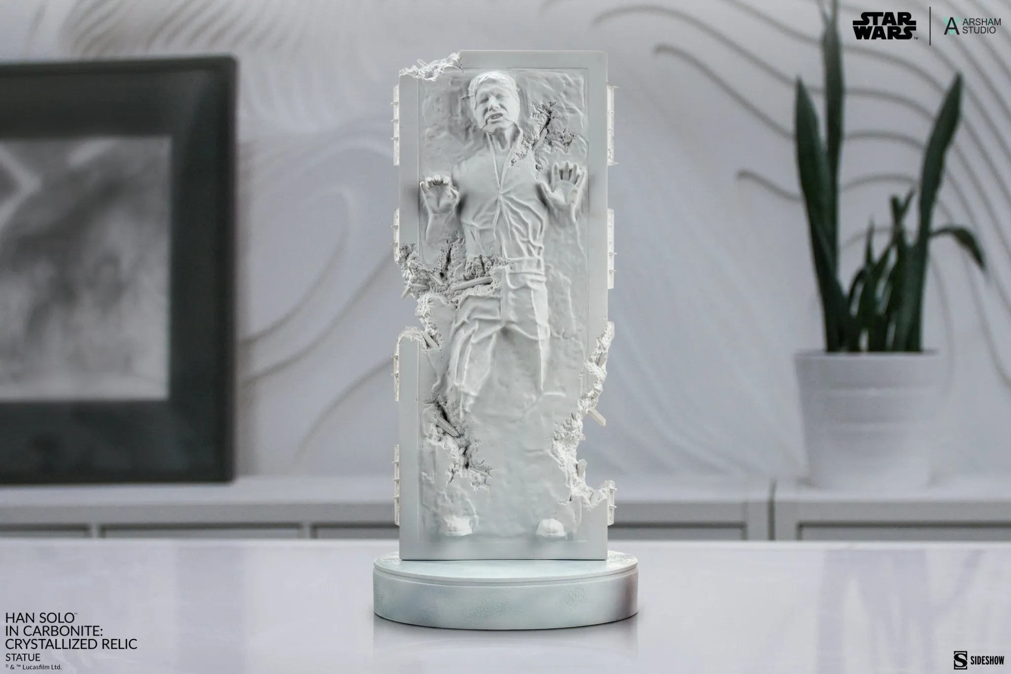 PRE-ORDER: Sideshow Collectibles Star Wars Han Solo in Carbonite: Crystallized Relic Statue